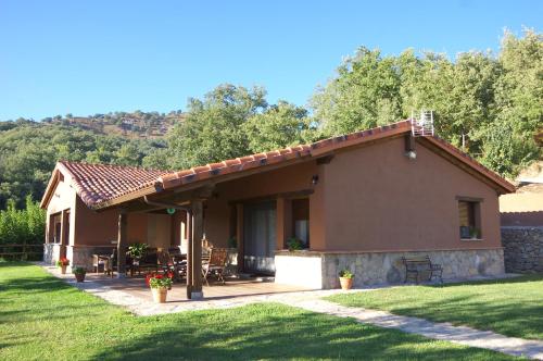  CASA VALLE DE GREDOS, Pension in Candeleda bei El Raso