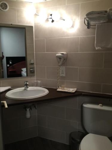 1 double bed, 2 twin beds
