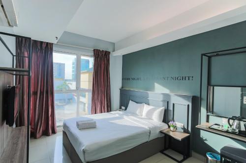 room detail thumbnail 1