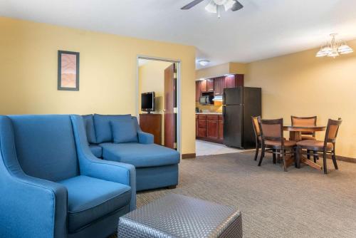Comfort Suites Findlay I-75 - image 3
