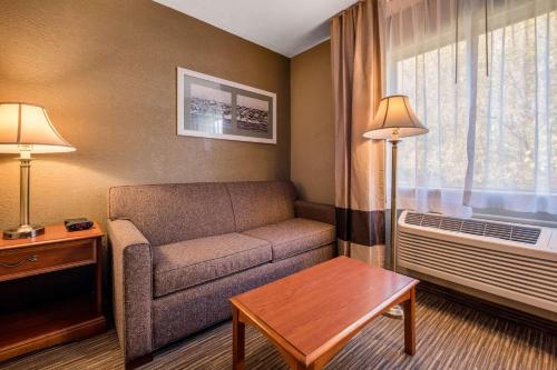 Quality Inn & Suites New Castle