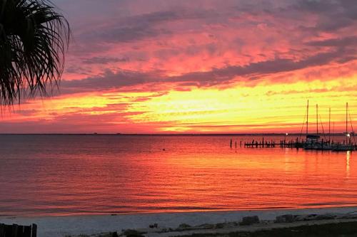 Quality Inn & Suites on the Bay near Pensacola Beach