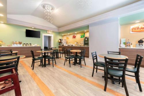 ห้องอาหาร, Quality Inn Fairborn near Wright Patterson AFB in แฟร์บอร์น (OH)