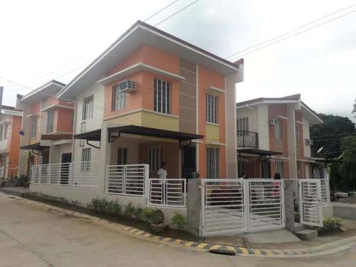 3BR house @ Fiesta Village - Bataan