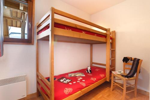 2 bunk beds, 1 sofa bed
