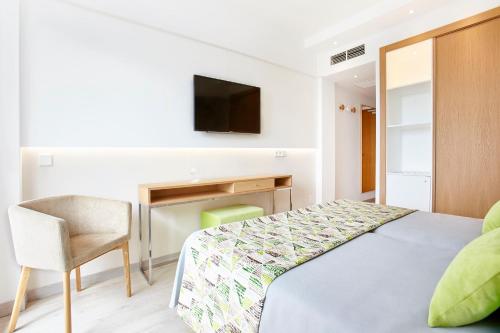 2 twin beds