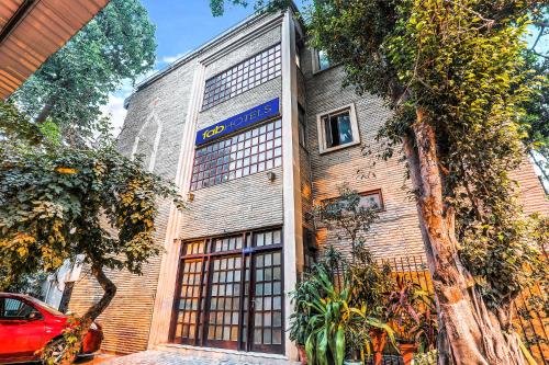 Via Hemkunt Mansion - Nr Noida Sector-15 Metro - Tap to explore photos