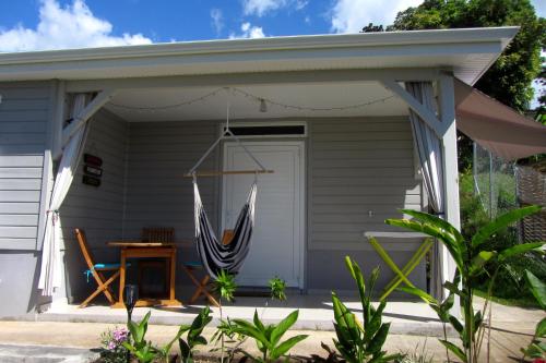 Or bleu-Bungalow volcan Soufriere-Vue sur mer in Basse Terre