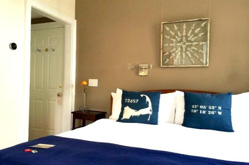 Benchmark Inn - main image