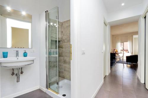Monti charming apartment - Rome short let Service - image 9