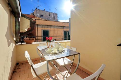 Monti charming apartment - Rome short let Service, Рим (фото 4)