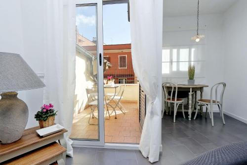 Monti charming apartment - Rome short let Service, Рим (фото 10)
