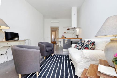 Monti charming apartment - Rome short let Service, Рим (фото 5)