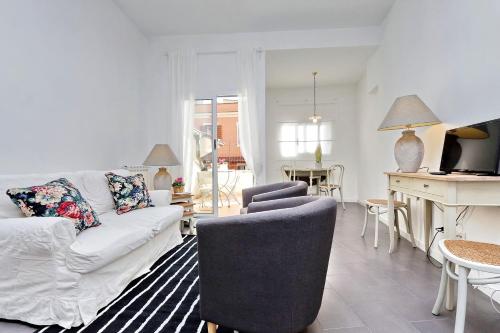 Monti charming apartment - Rome short let Service, Рим (фото 8)