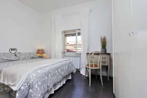 Monti charming apartment - Rome short let Service - image 7