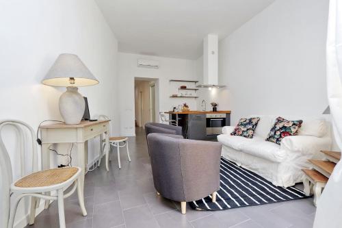 Monti charming apartment - Rome short let Service - image 4