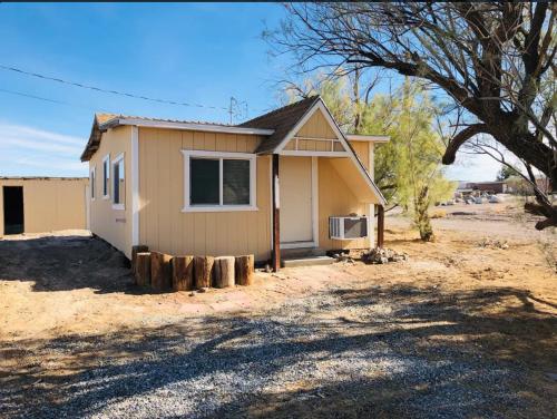 1940's Miner's Cabin - Tecopa