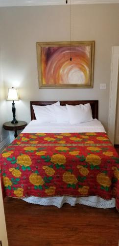 Queen Suite with Two Single Beds - Ground Floor image 2