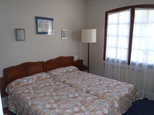 2 twin beds