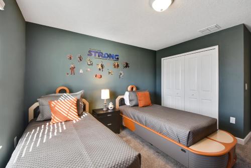Charming Vacation Townhome with private pool CG1576 - image 5