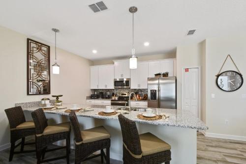 Charming Vacation Townhome with private pool CG1576 - image 7