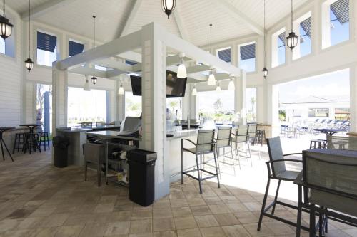 Fabulous Apartment with balcony at Storey Lake apt 103 - image 9