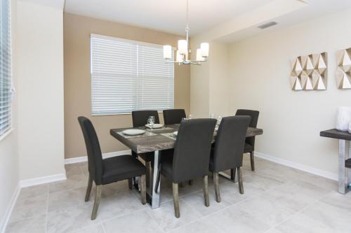 Beautiful Apartment at Storey Lake (272975) - image 10