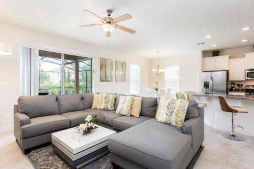 Beautiful Vacation Home with private pool and garage ST4328 - image 3