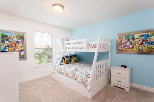 Beautiful Vacation Home with private pool and garage ST4328 - image 6