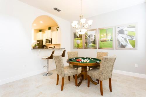 Beautiful Vacation Home with private pool and garage ST4328 - image 7