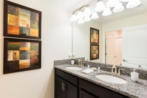 Lovely Vacation Townhouse with Pool SL3103 - image 10