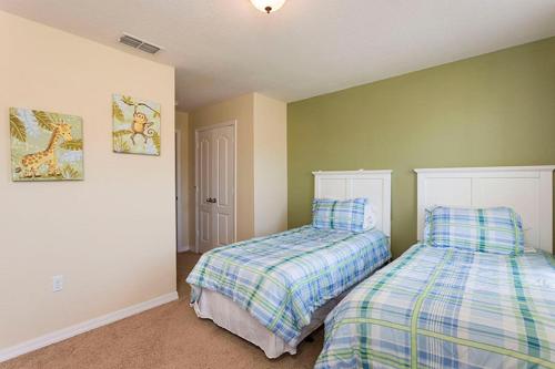 Spacious Vacation Home with Pool TW2825 - image 6