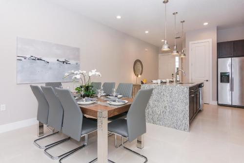 Magical Townhouse with balcony at Summerville resort SU7528 - image 5