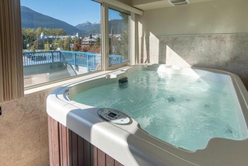 Condo, 1 Bedroom + Loft, Private Hot Tub (Unit 206)