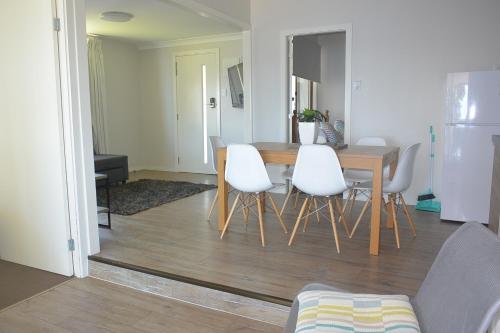 Dungowan Waterfront Accommodation in Erowal Bay