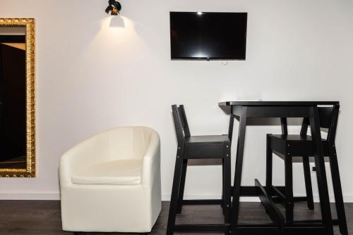 Trevi & Pantheon Design Rooms - image 4