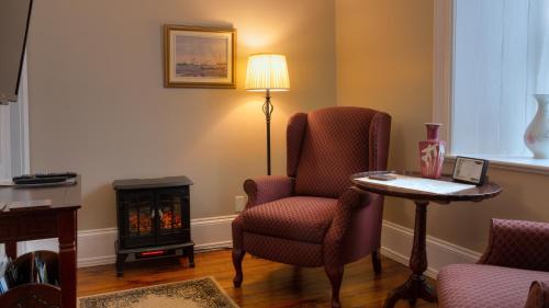 Sir Isaac Brock B&B Luxury Suites