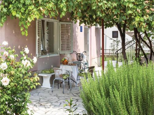  One-Bedroom Apartment in Metkovic in Metković