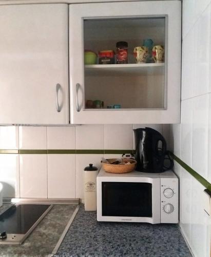 AMAZING SUNNY FLAT WITH BALCONY POOL two MINS FROM THE BEACH - Tap to explore photos