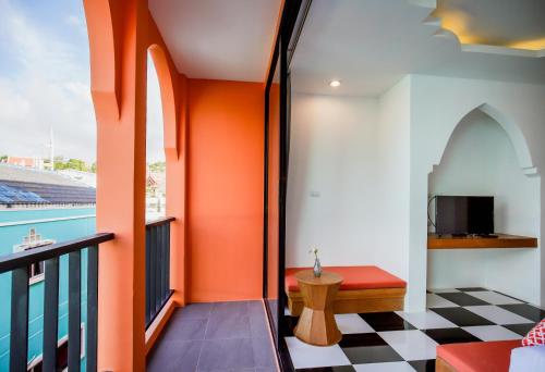 room detail thumbnail 1