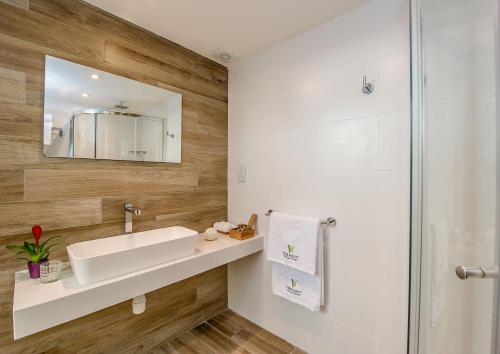 Viewpoint Boutique Living - image 9
