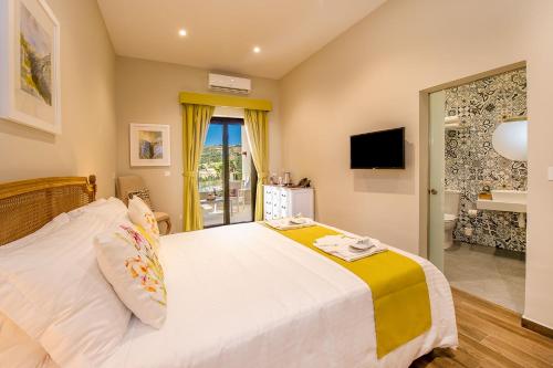 Viewpoint Boutique Living - main image