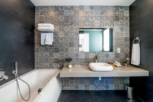 Viewpoint Boutique Living - image 13