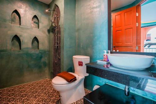 room detail thumbnail 2