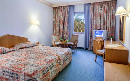 El Mouradi Douz El Mouradi Douz is perfectly located for both business and leisure guests in Douz. The property offers a high standard of service and amenities to suit the individual needs of all travelers. To be fou