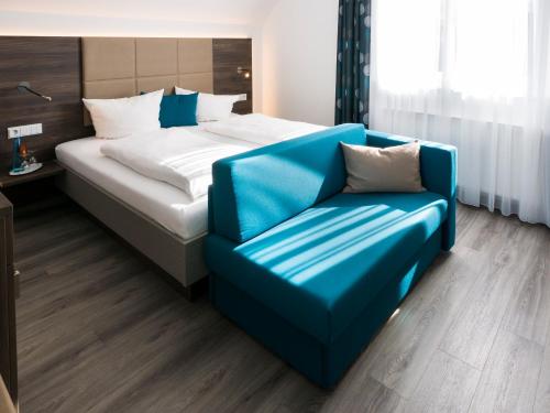 1 queen bed, 1 sofa bed