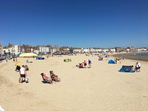 Strand, Self-contained small apt. Weymouth in Preston