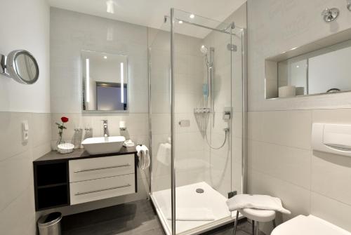 3 twin beds