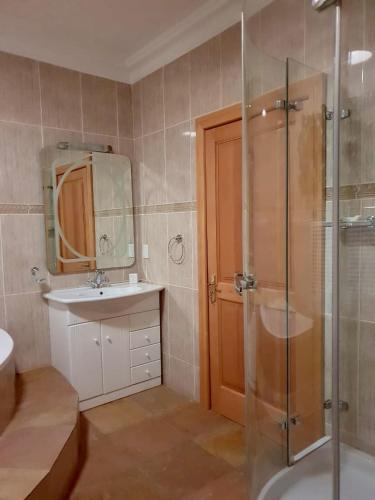 Re-Union Vacations Room Type - King Room with Lake View