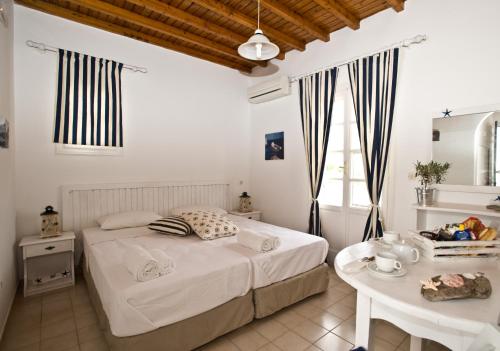 Gryparis' Club Apartments - main image